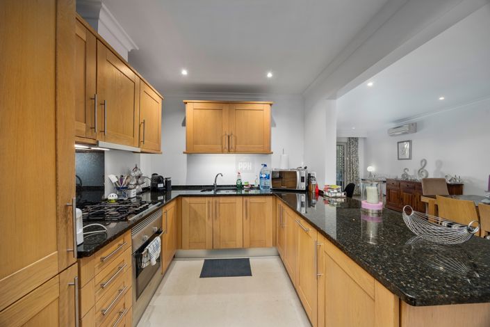 Image No.7-4 Bed Townhouse for sale