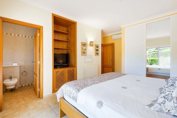 Image No.9-4 Bed Villa for sale