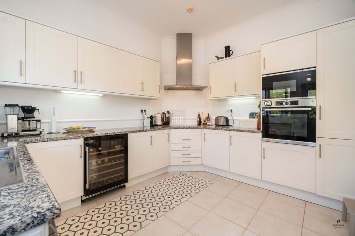 Image No.2-3 Bed Villa for sale