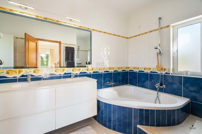 Image No.3-3 Bed Villa for sale