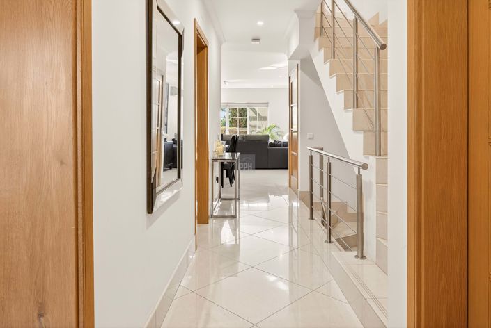 Image No.10-4 Bed Townhouse for sale