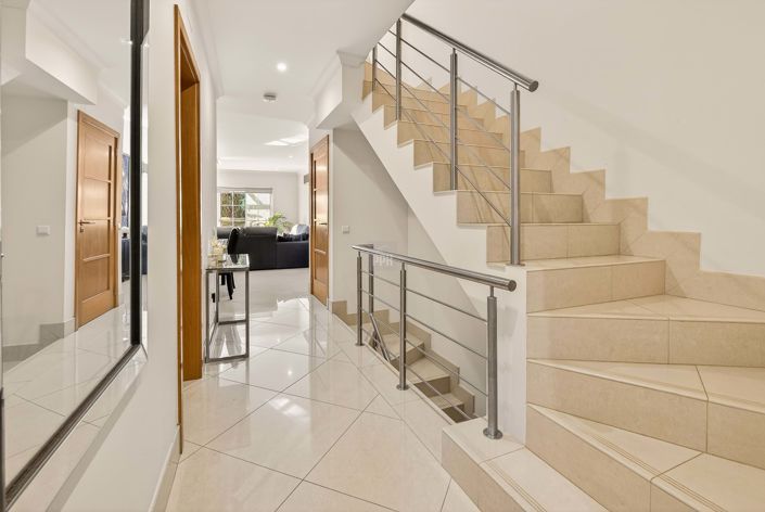 Image No.11-4 Bed Townhouse for sale