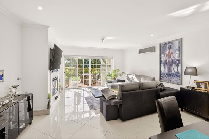 Image No.16-4 Bed Townhouse for sale