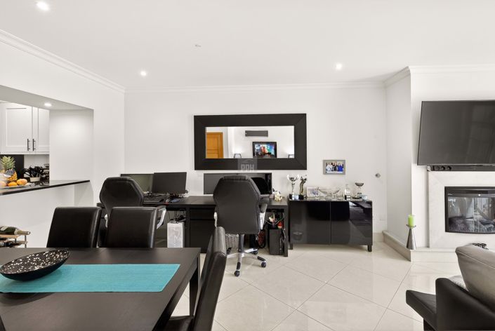 Image No.17-4 Bed Townhouse for sale