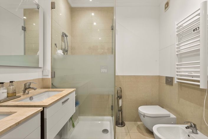 Image No.28-4 Bed Townhouse for sale