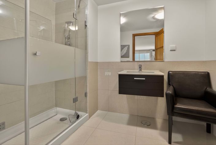 Image No.35-4 Bed Townhouse for sale