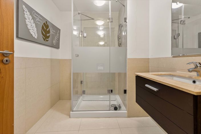 Image No.36-4 Bed Townhouse for sale