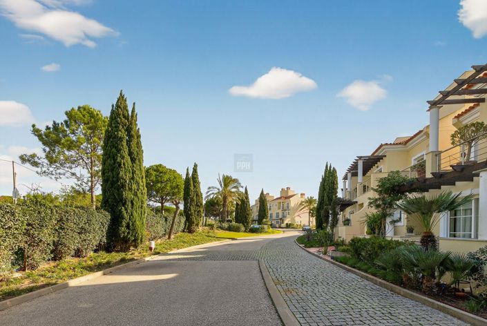 Image No.49-4 Bed Townhouse for sale