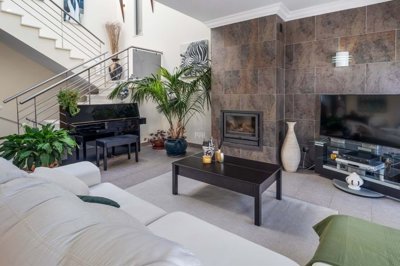 2344-366049-f99b9e343b07b1ea73851c331dc41644a