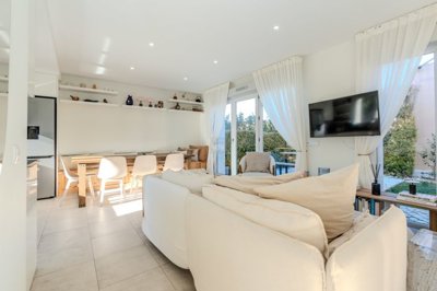 2344-370028-f99b9e343b07b1ea73851c331dc41644a