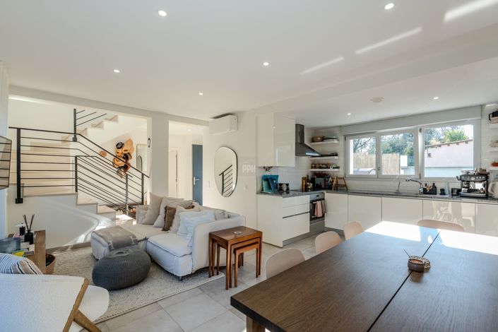 Image No.12-3 Bed Townhouse for sale