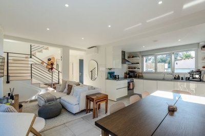 2344-370028-f99b9e343b07b1ea73851c331dc41644a