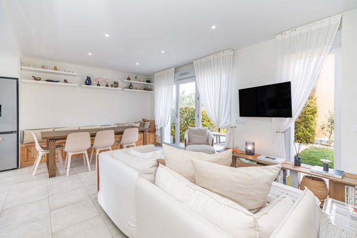 Image No.19-3 Bed Townhouse for sale