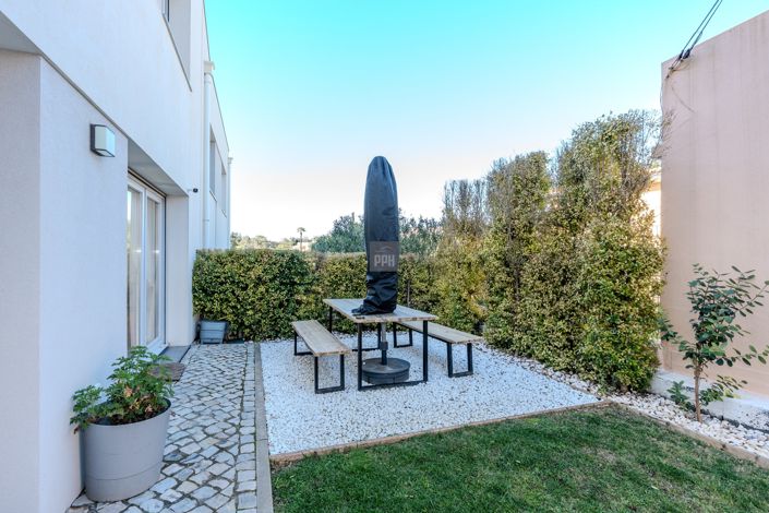 Image No.20-3 Bed Townhouse for sale