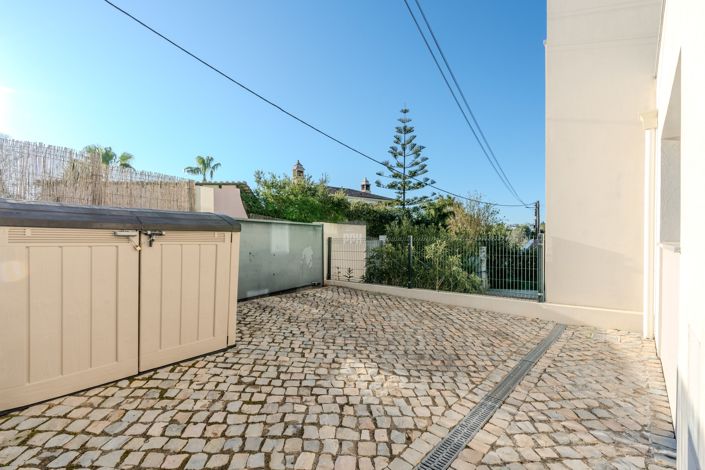 Image No.25-3 Bed Townhouse for sale