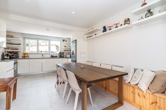 Image No.27-3 Bed Townhouse for sale