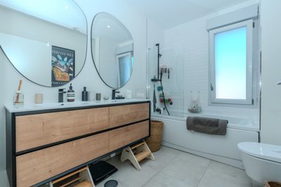 2344-370028-f99b9e343b07b1ea73851c331dc41644a