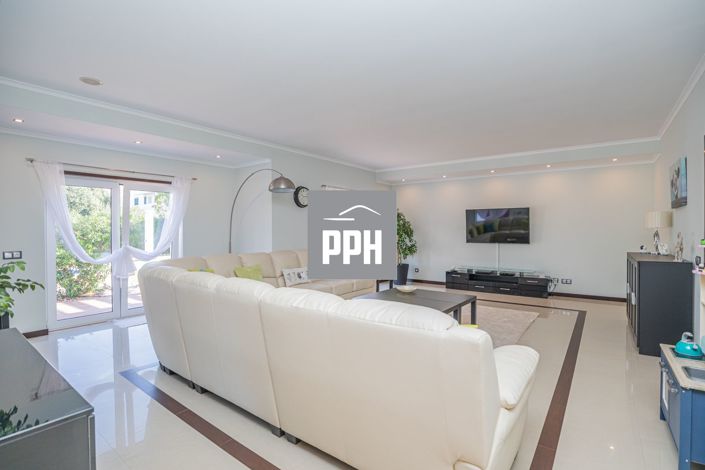 Image No.38-5 Bed Villa for sale