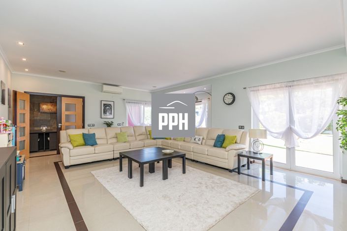 Image No.48-5 Bed Villa for sale