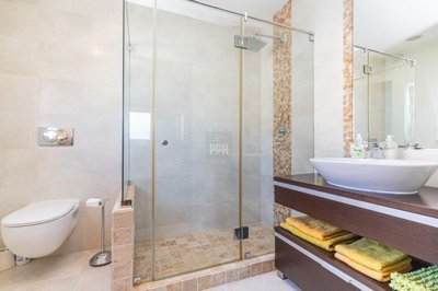 2344-371059-f99b9e343b07b1ea73851c331dc41644a