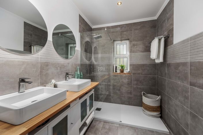 Image No.10-3 Bed Apartment for sale