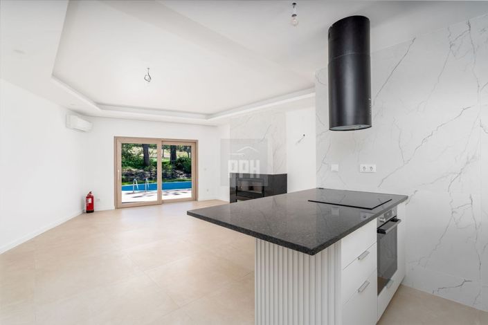 Image No.9-3 Bed Villa for sale