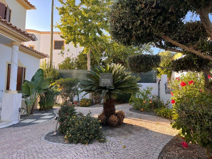 Image No.2-4 Bed Villa for sale