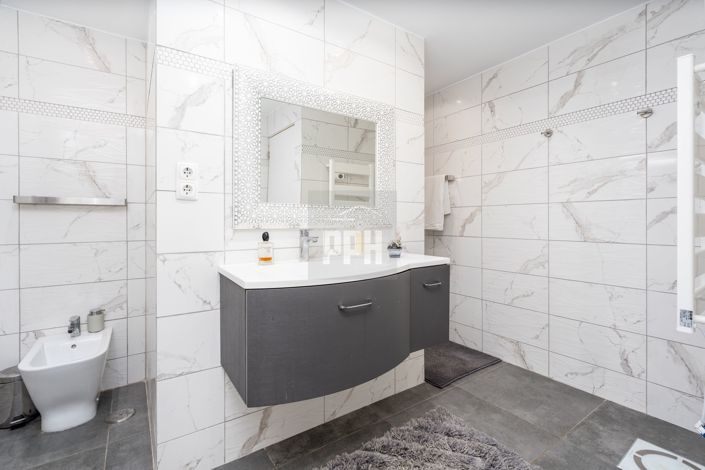 Image No.14-2 Bed Semi-Detached for sale