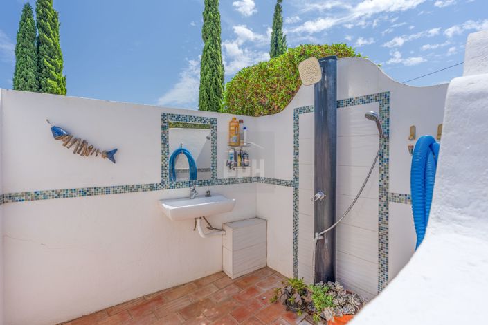 Image No.18-2 Bed Semi-Detached for sale