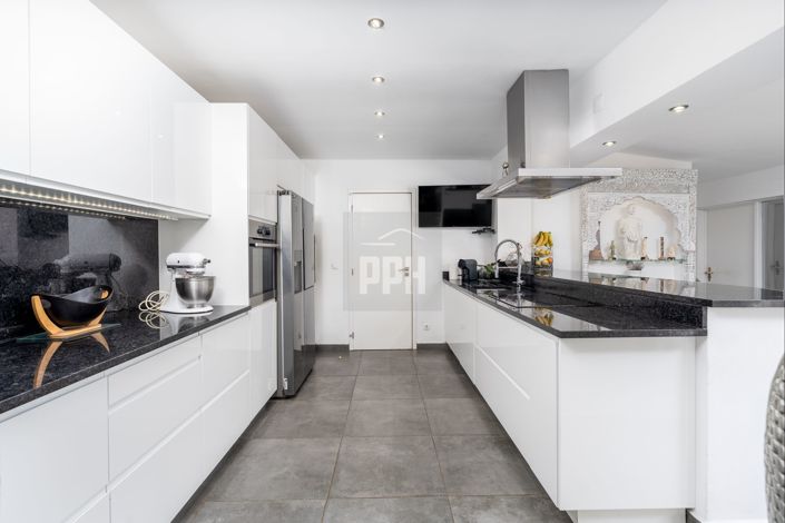 Image No.4-2 Bed Semi-Detached for sale