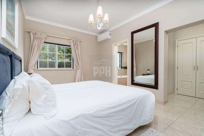 Image No.19-4 Bed Villa for sale