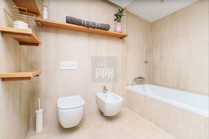 Image No.19-3 Bed Townhouse for sale
