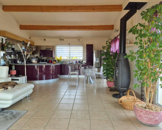 Image No.7-8 Bed Property for sale