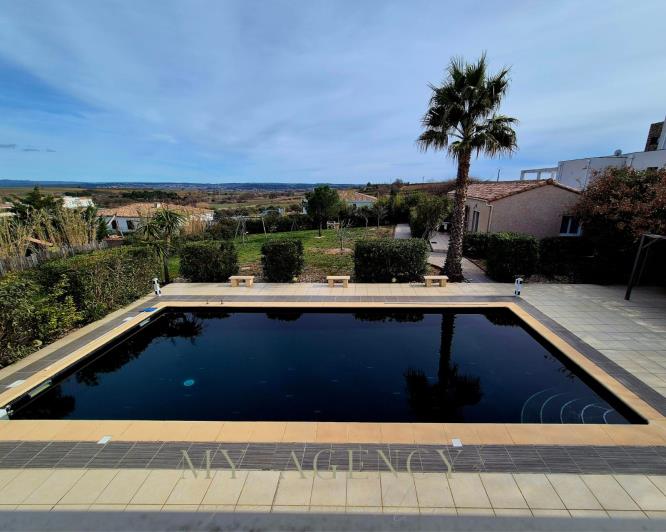 Image No.15-8 Bed Property for sale