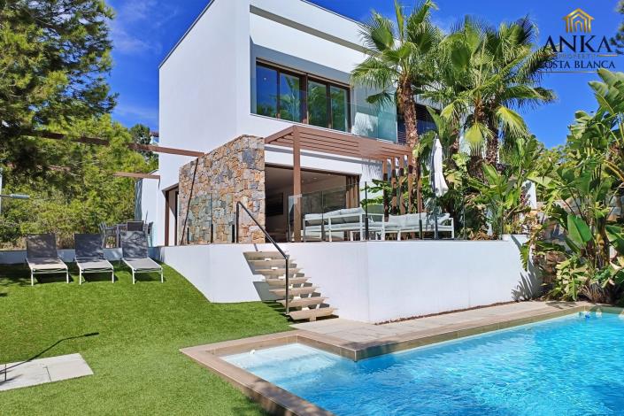 Image No.1-4 Bed Villa for sale