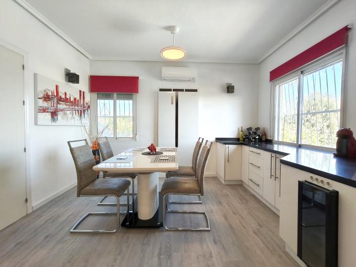 Image No.17-4 Bed Villa / Detached for sale