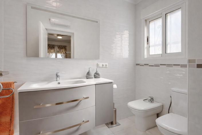 Image No.28-4 Bed Villa / Detached for sale