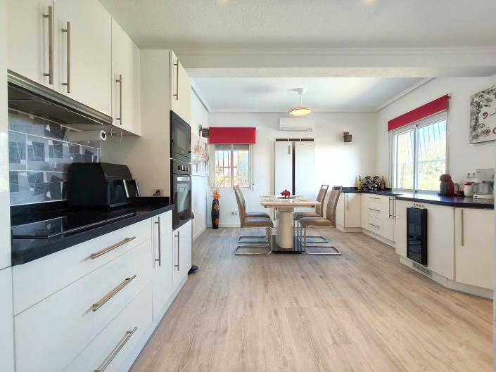 Image No.16-4 Bed Villa / Detached for sale