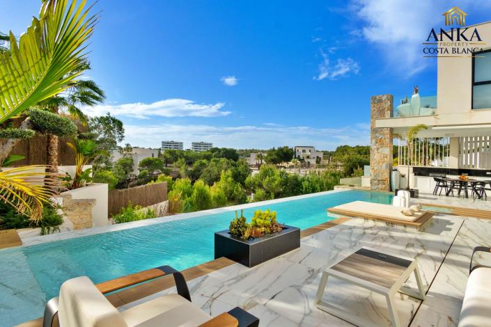 Image No.9-Villa de 4 chambres à vendre à Las Colinas Golf