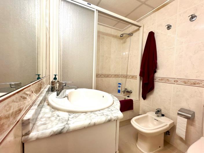 Image No.20-4 Bed Townhouse for sale