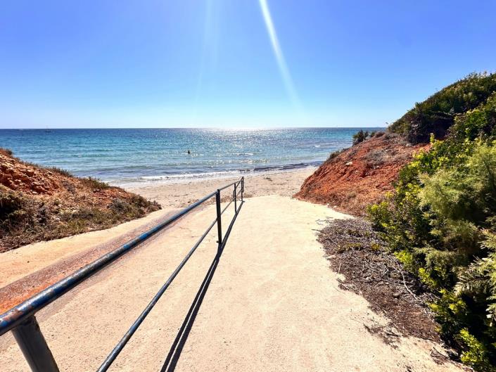 Image No.24-4 Bed Townhouse for sale