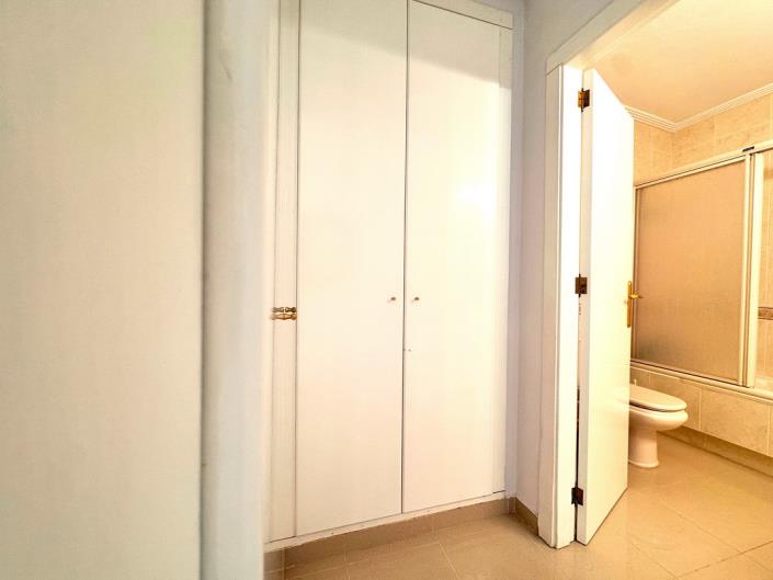 Image No.19-4 Bed Townhouse for sale