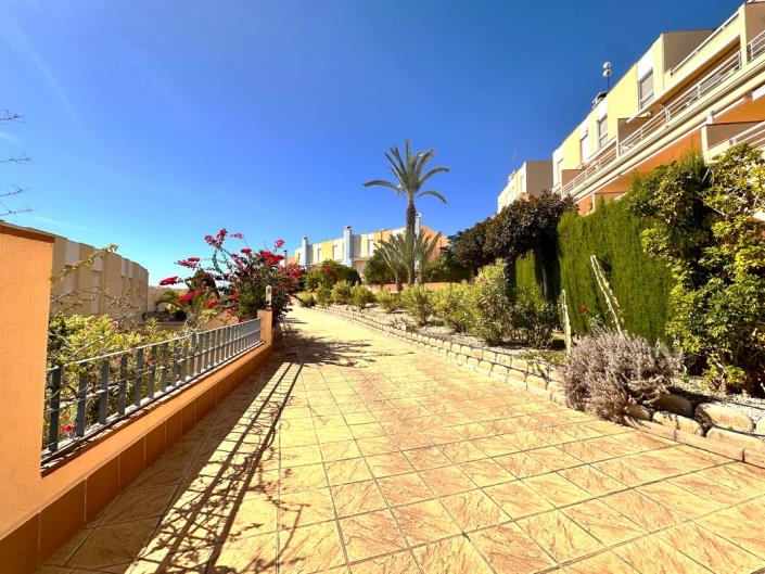 Image No.25-4 Bed Townhouse for sale