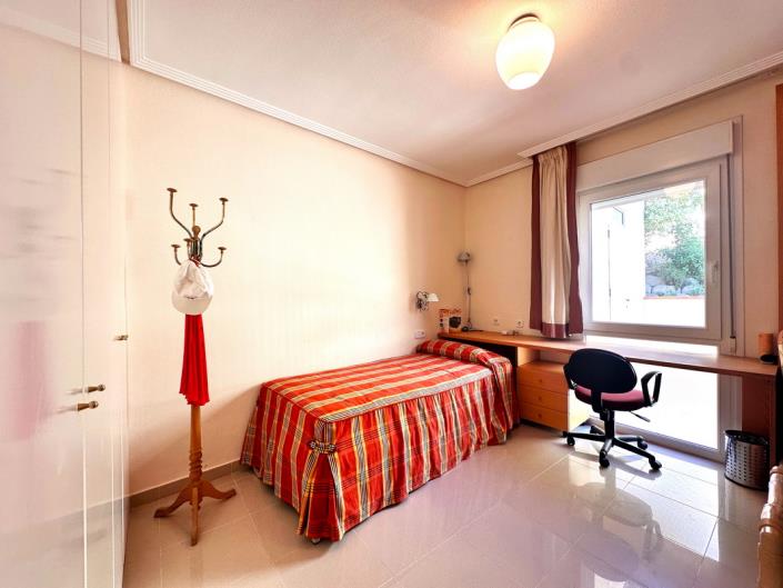 Image No.17-4 Bed Townhouse for sale