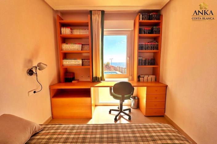 Image No.18-4 Bed Townhouse for sale