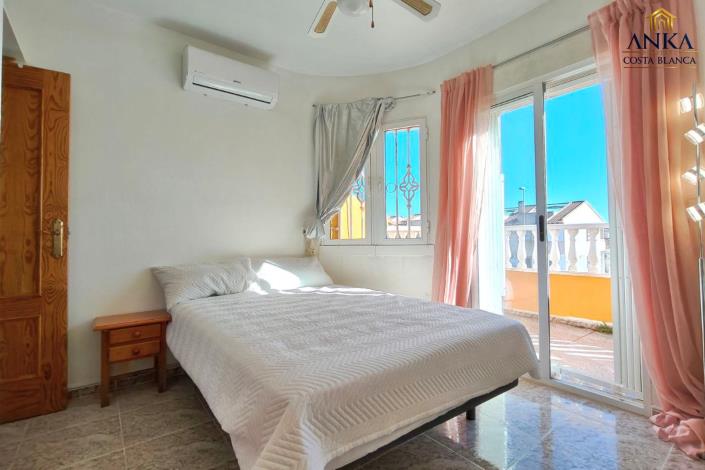 Image No.18-2 Bed Townhouse for sale