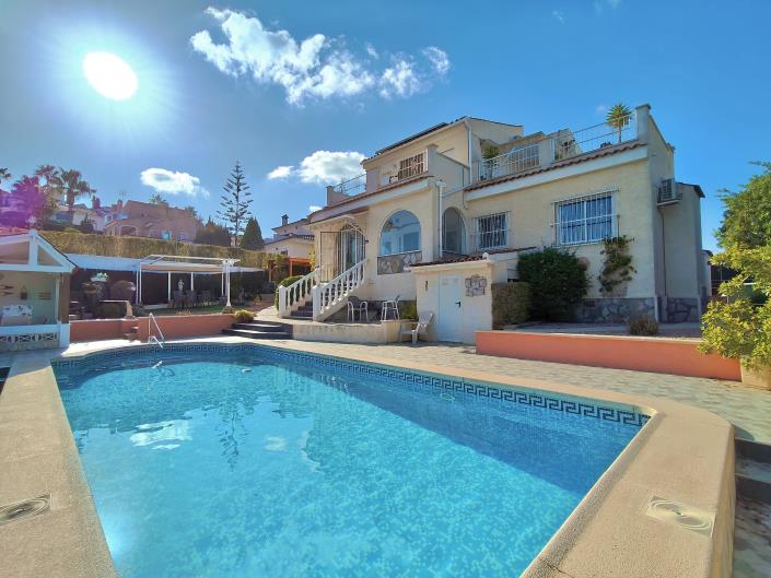 Image No.3-4 Bed Villa / Detached for sale