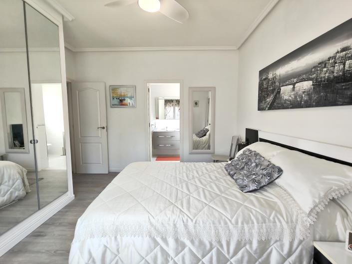 Image No.17-4 Bed Villa / Detached for sale