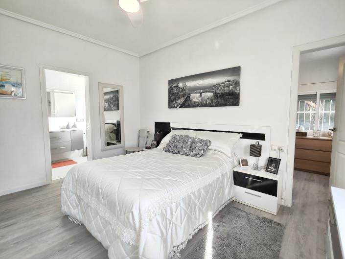 Image No.18-4 Bed Villa / Detached for sale