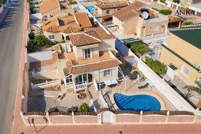 Image No.2-4 Bed Villa / Detached for sale